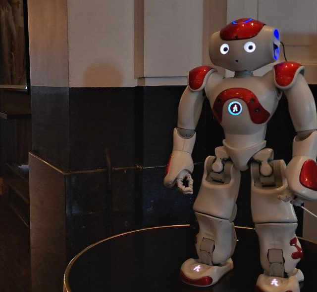 NAO robot om uw gasten te begroeten NAO robot om uw gasten te begroeten