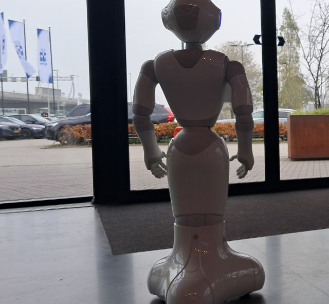 Pepper robot om uw gasten te begroeten Pepper robot om uw gasten te begroeten